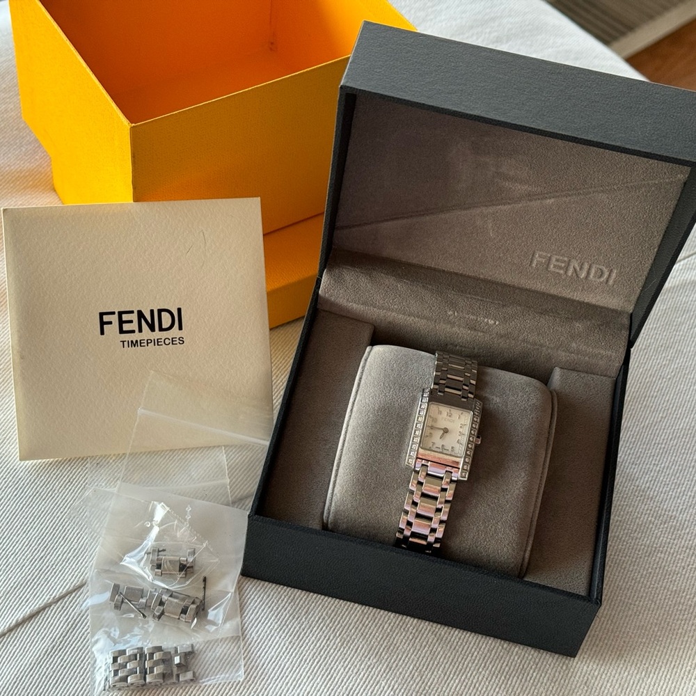 Fendi Loop Collection Orologi Watch with Diamond Bezel
